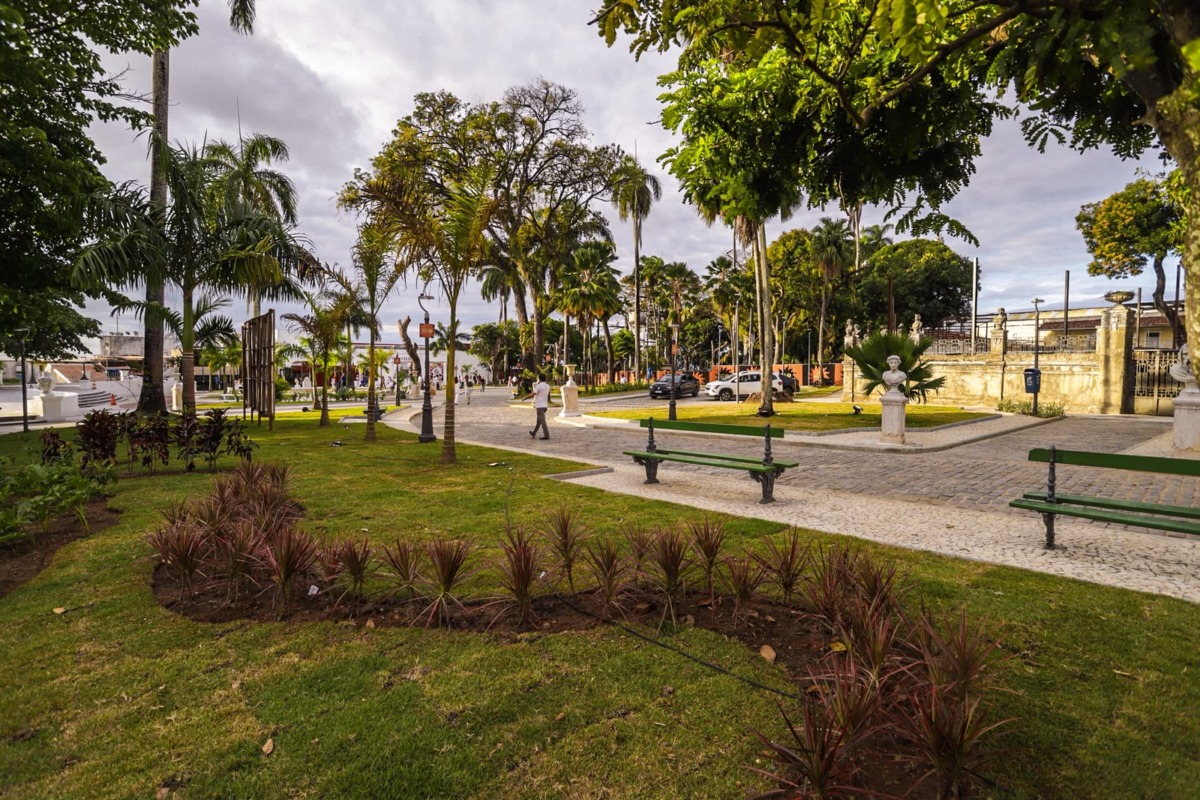 Passeio Público renasce com acesso direto ao Teatro Vila Velha e vista para a Baía de Todos-os-Santos